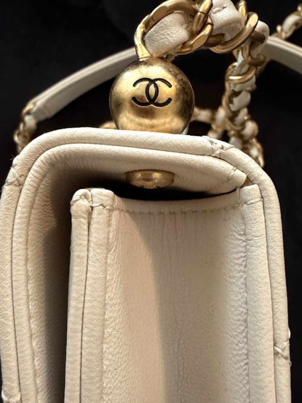 Chanel R2649 White Lambskin Mini Flap Bag Quilted Gold CC Chain Top Handle Rare - Picture 7 of 16